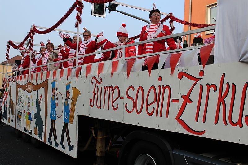 N&auml;rrinnen und Narren zogen durch Sondershausen (2)