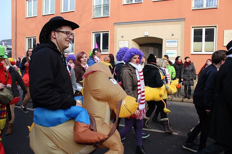 N&auml;rrinnen und Narren zogen durch Sondershausen (2)