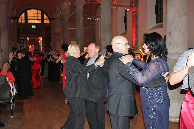 nnz/kn: Ballgefl&uuml;ster mit Premiere