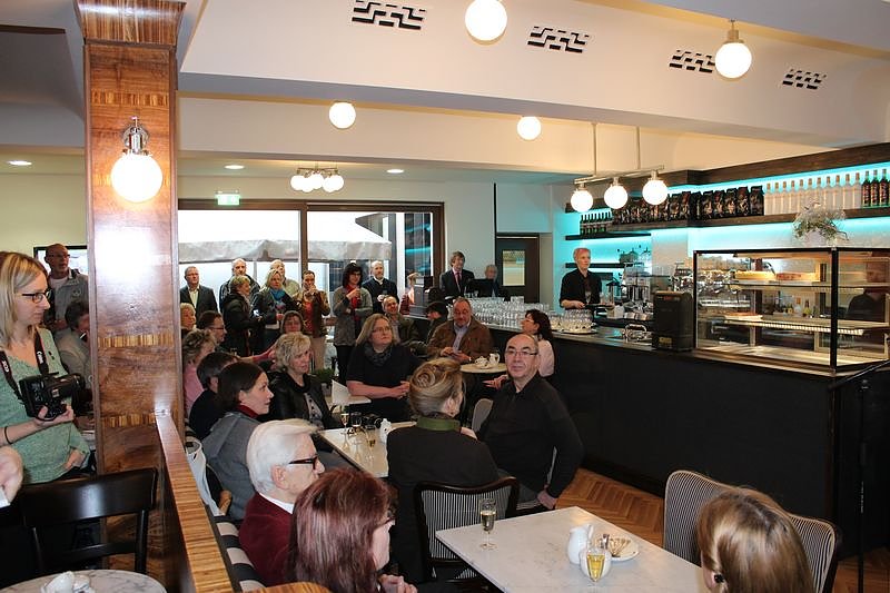 Caf&eacute; Pille und 10 Wohnungen