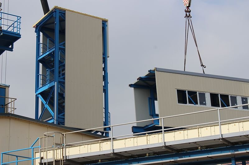 Neue Seilfahrtsbr&uuml;cke wird montiert