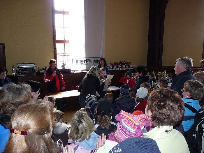 Kinder und Jugendliche beim Possenlauf