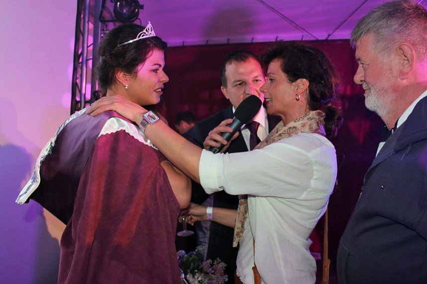 Von der Wahl der Fliederk&ouml;nigin