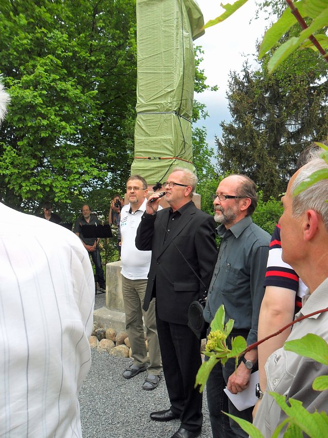 Arterner Lutherstein feierlich &uuml;bergeben