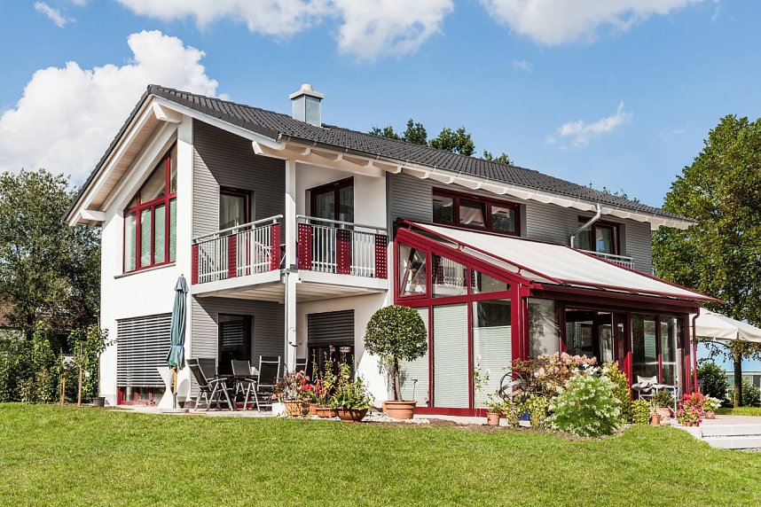 Massives Holzhaus in drei Tagen gebaut