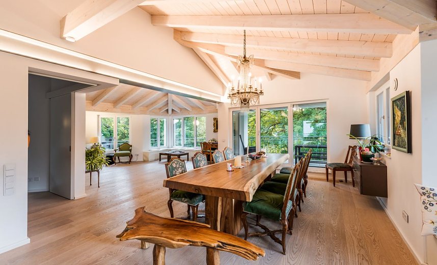 Massives Holzhaus in drei Tagen gebaut