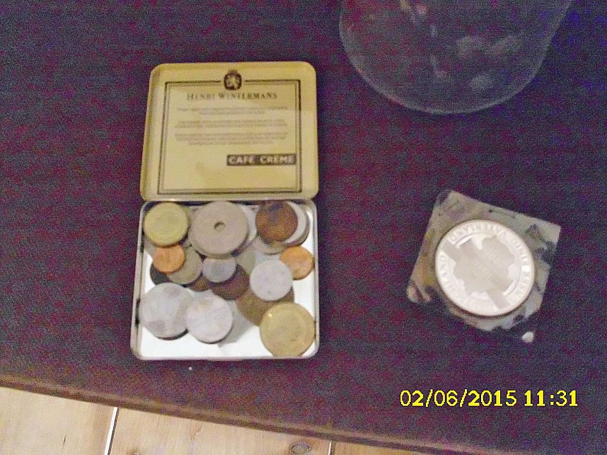 In Wetterfahne und Turmkugel geschaut