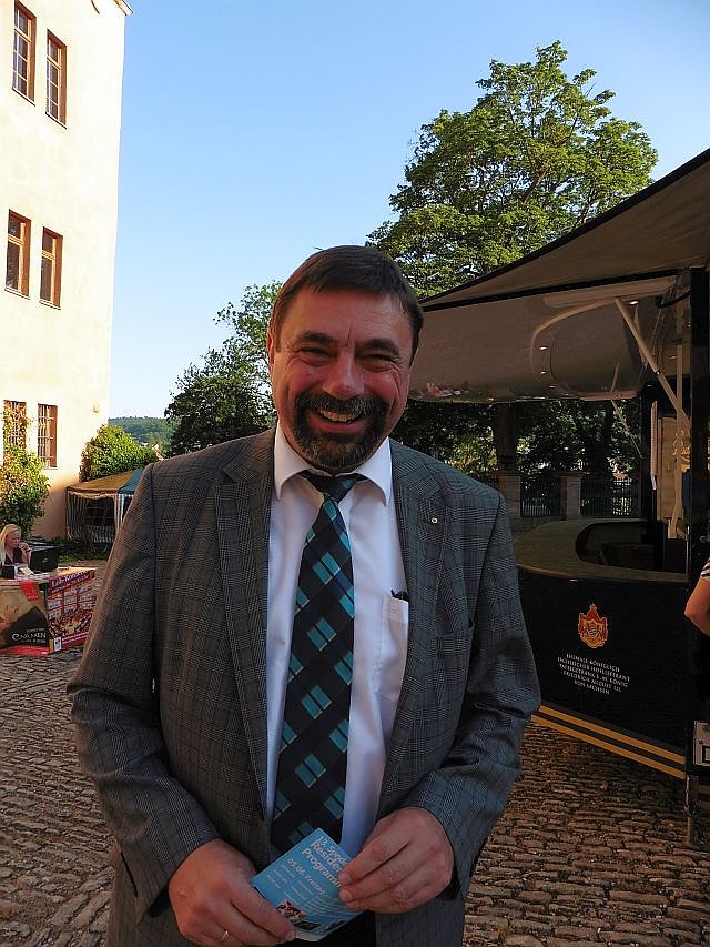 Kopfloser Dirigent beim Residenzfest 2015