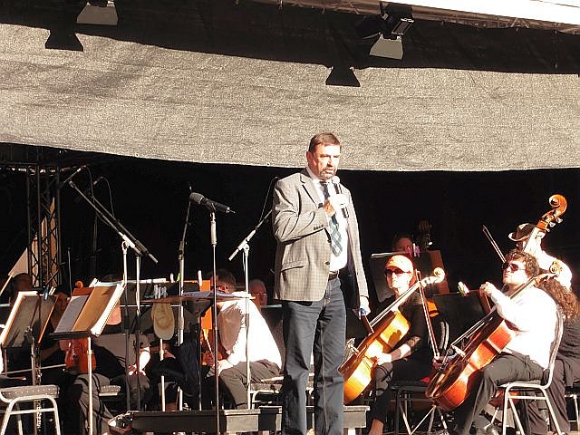 Kopfloser Dirigent beim Residenzfest 2015