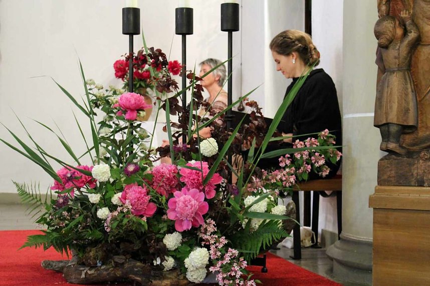 Stimmungsvoll Festlichkeiten eingeleitet