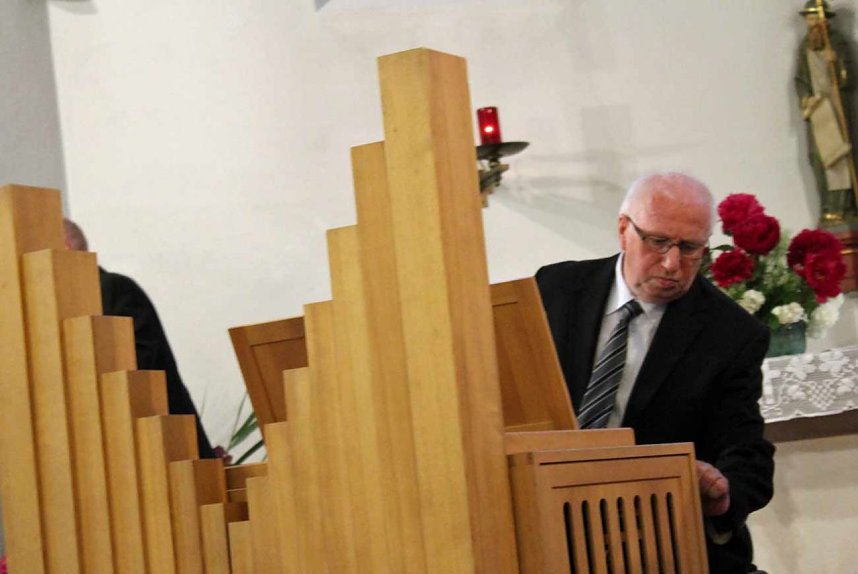 Stimmungsvoll Festlichkeiten eingeleitet