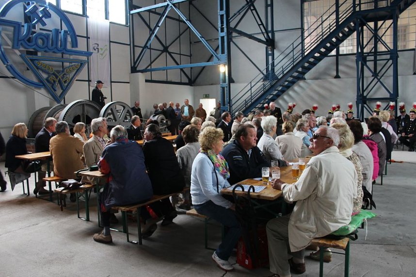 Bergleute feiern auch im Regen