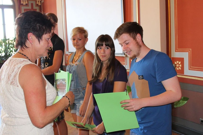 Feierlich Zeugnisse erhalten