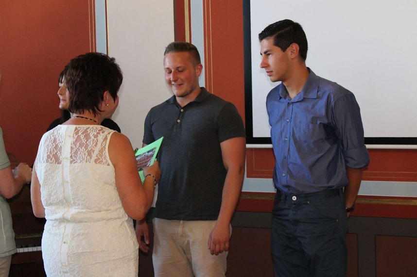 Feierlich Zeugnisse erhalten