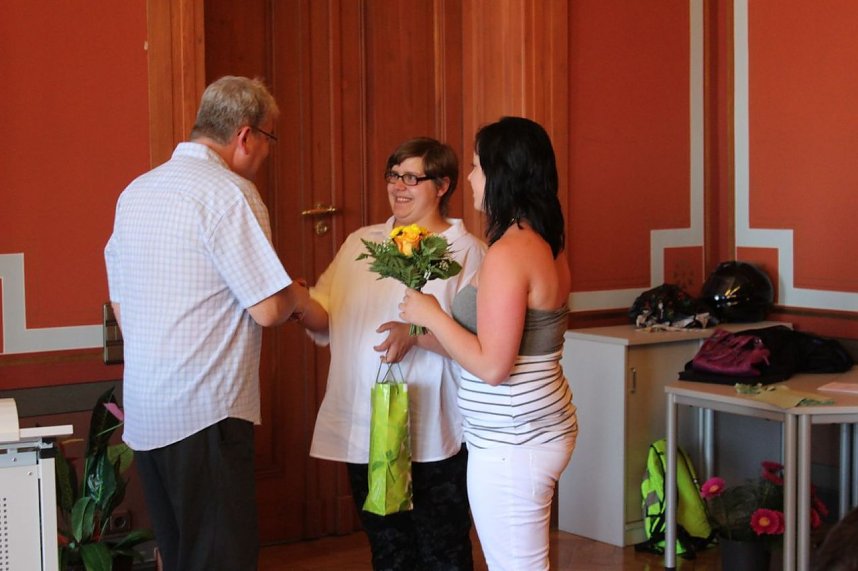 Feierlich Zeugnisse erhalten