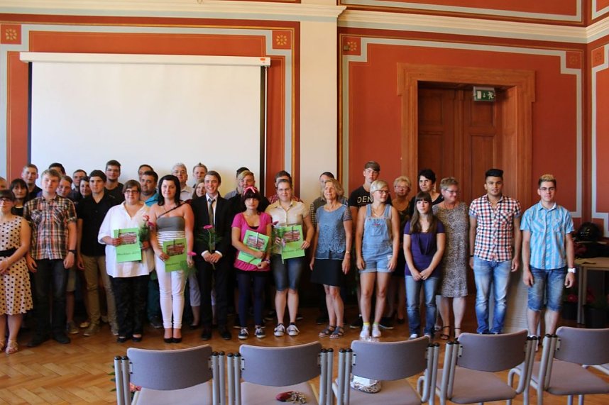 Feierlich Zeugnisse erhalten