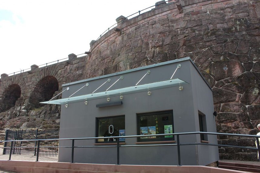 Schicker Eingangsbereich am Kyffh&auml;userdenkmal