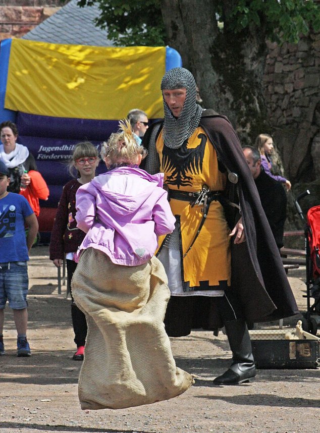 Mittelalterliches Kinderfest auf dem Kyffh&auml;user-Denkmal�