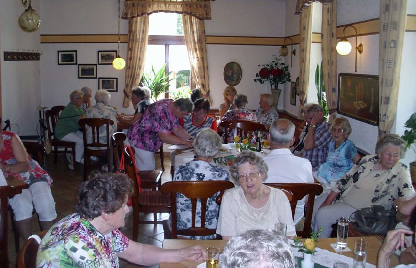 Gem&uuml;tliche Runde in der Stillen Liebe