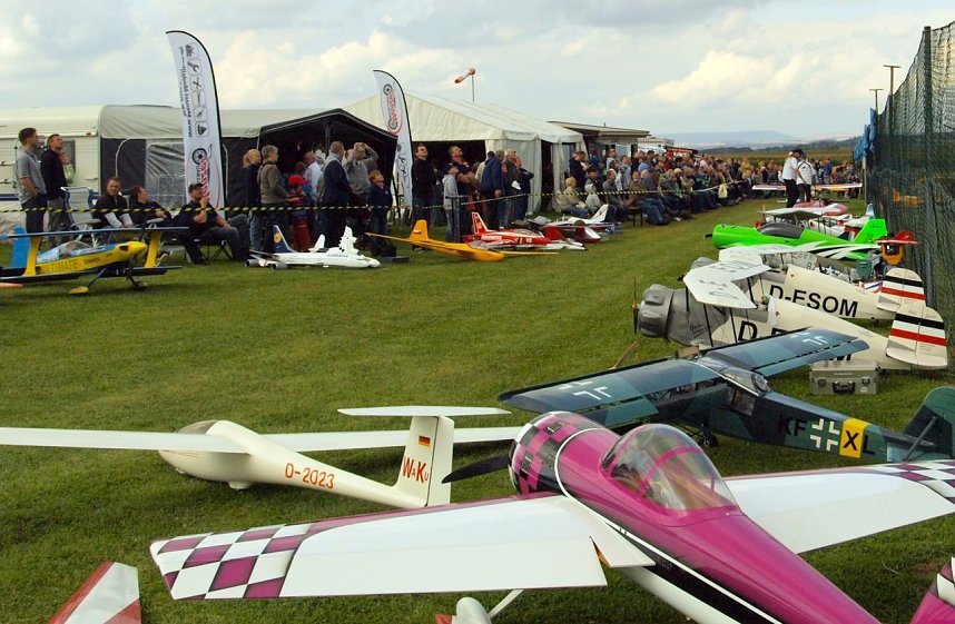 Modelle steigen in den Himmel