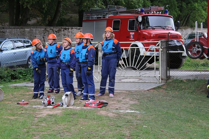 Bei der Er&ouml;ffnung der Wettk&auml;mpfe dabei der B&uuml;rgermeister von Ebeleben (SPD). Mit Schwimmbad in Ebeleben bieten wir ein gute Wettkampfst&auml;tte. Und in der Tat, es ist gut Platz vorhanden und wenn wirklich mal stark die Sonne scheint, spende B&auml;ume Schatten. Und in der Wettkampfpausen k&ouml;nnen die Spielger&auml;te genutzt werden. 