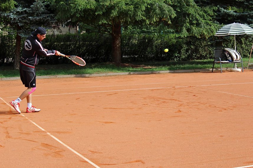 Tennisspieler in Aktion 