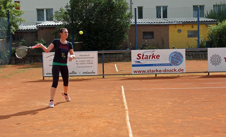 Tennisspieler in Aktion 