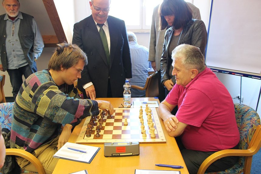 1. Sondersh&auml;user Schach open er&ouml;ffnet