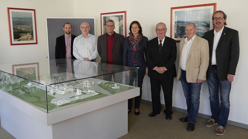 Landr&auml;tin besucht Deuna Zement GmbH