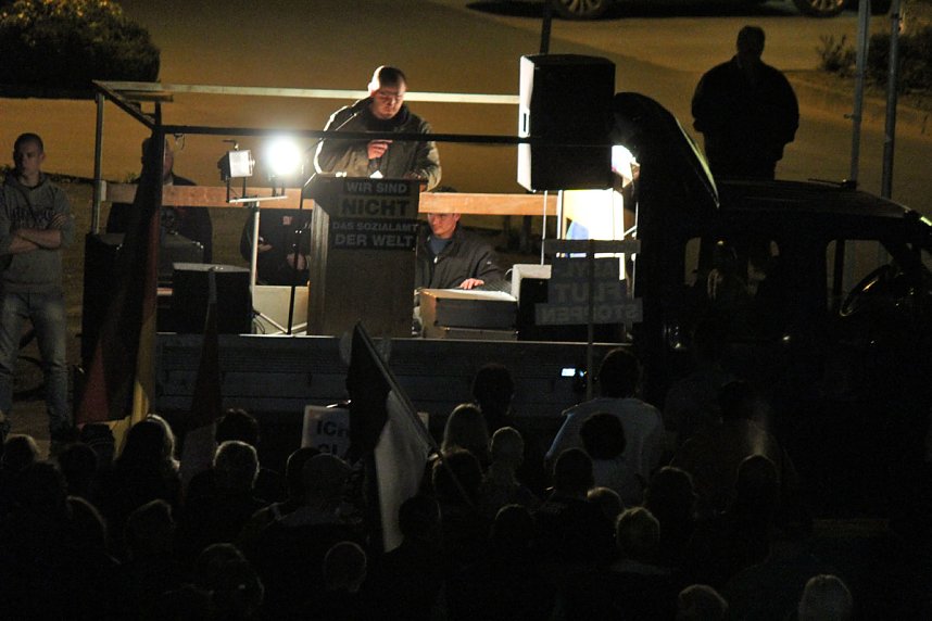 Demonstration und Gegendemonstration (1)