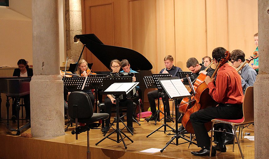 Teils ungewohnte Kl&auml;nge im Marstall