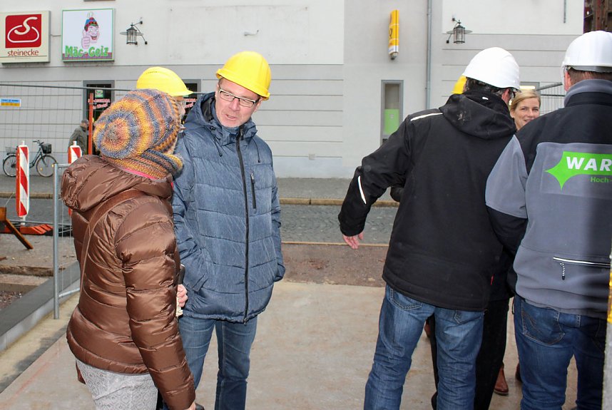 Grundsteinlegung f&uuml;r neues Wohn- und Gesch&auml;ftshaus