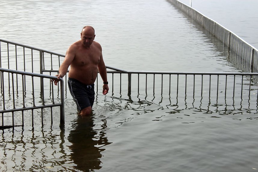 Brrr! Sehr k&uuml;hl beim Abbaden