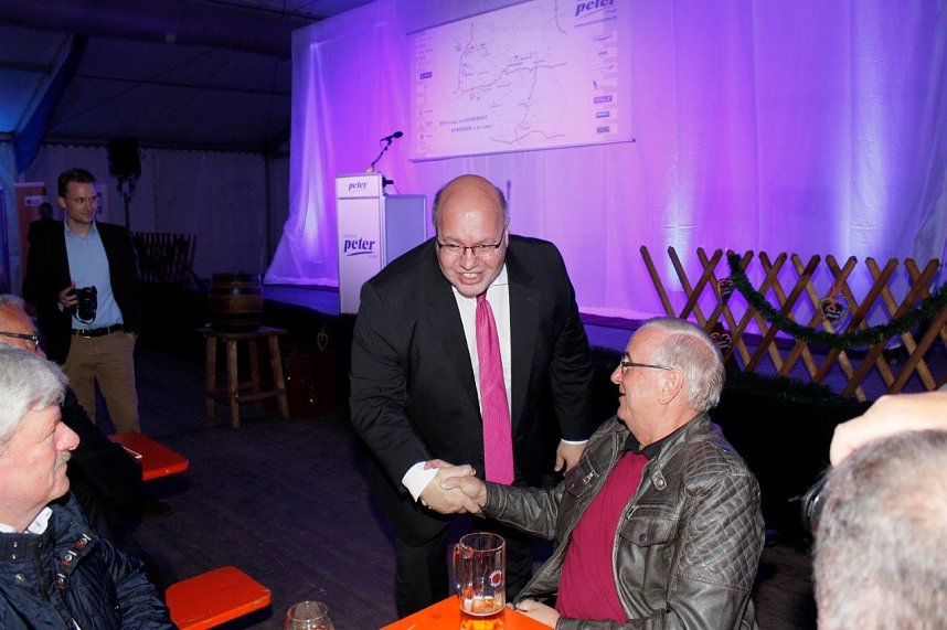 Gewichtiger Gast zum Oktoberfest im Autohaus Peter