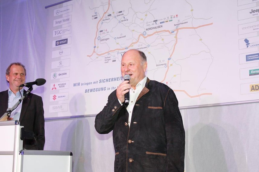 Gewichtiger Gast zum Oktoberfest im Autohaus Peter