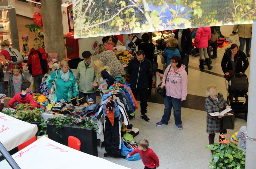 Kindertr&ouml;delmarkt und Vernissage