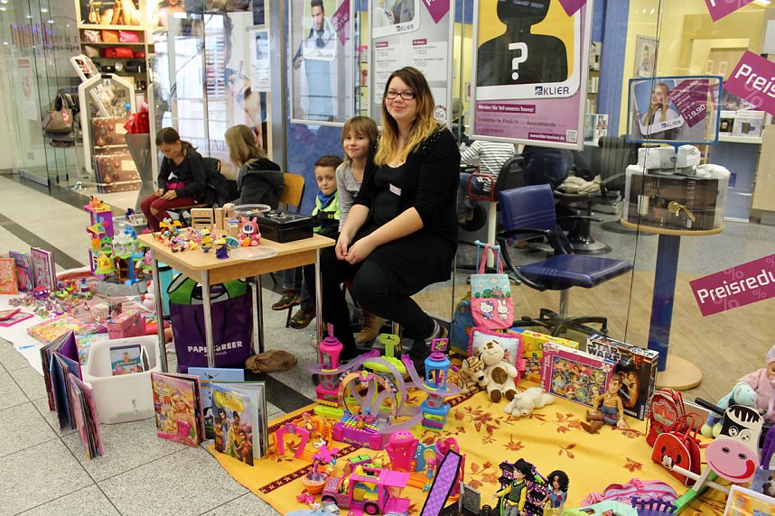 Kindertr&ouml;delmarkt und Vernissage