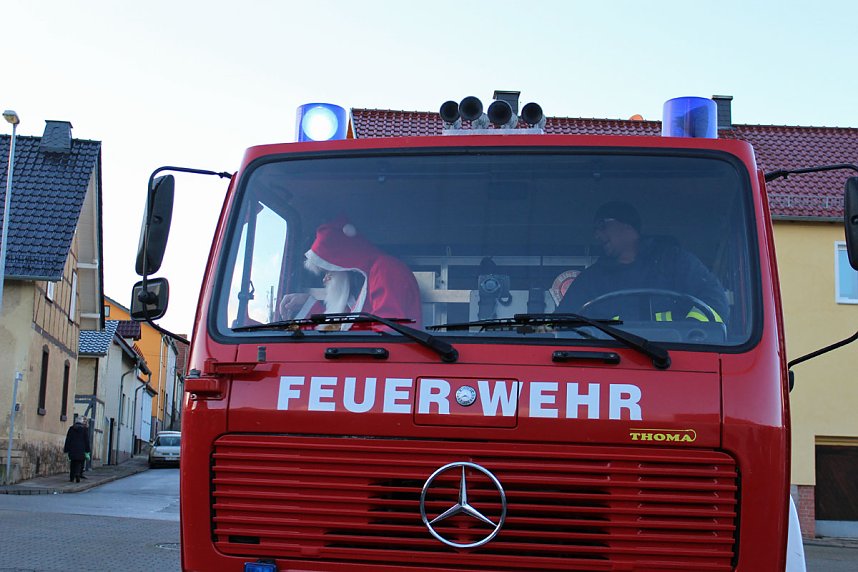 In Jecha kam der Nikolaus mit der Feuerwehr