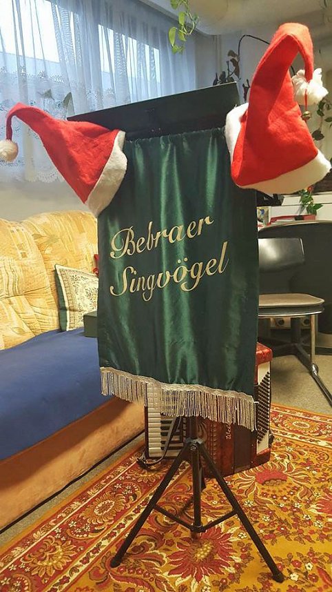 Mit "Bebraer Singv&ouml;geln" gefeiert