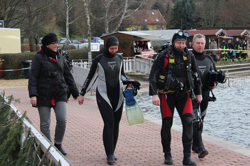 Weihnachtstauchen am Bebraer Teich