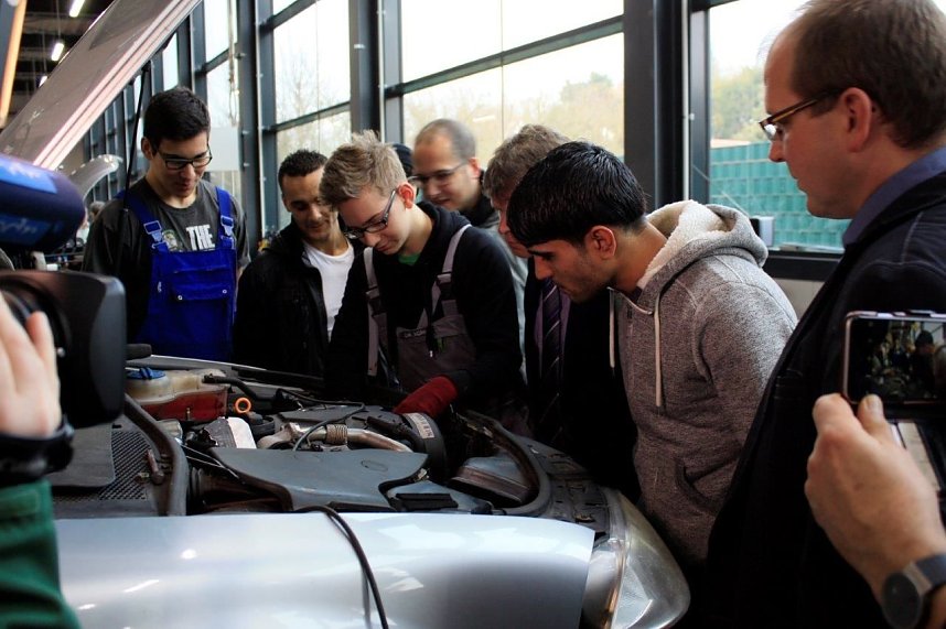 Nicht reden, handeln - die Autohaus Peter Gruppe und andere Unternehmer starten Ausbildungsoffensive