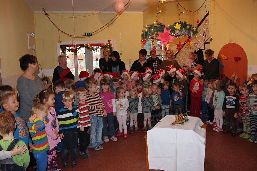 Zum 60. Spielger&auml;te und eine Torte