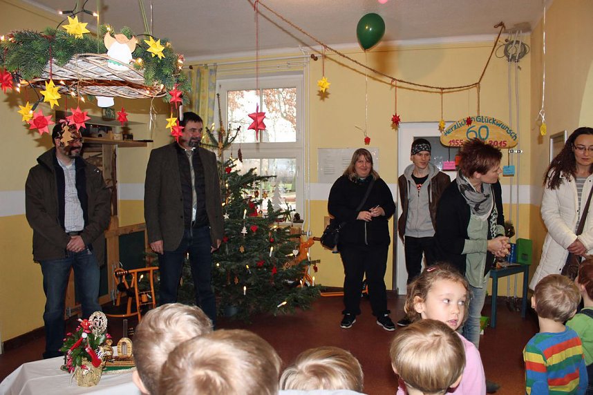 Zum 60. Spielger&auml;te und eine Torte