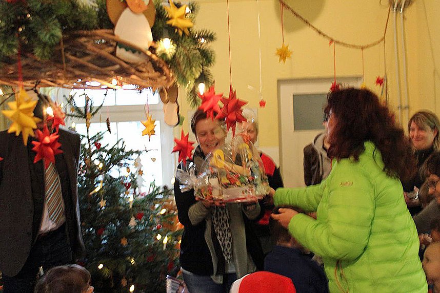 Zum 60. Spielger&auml;te und eine Torte