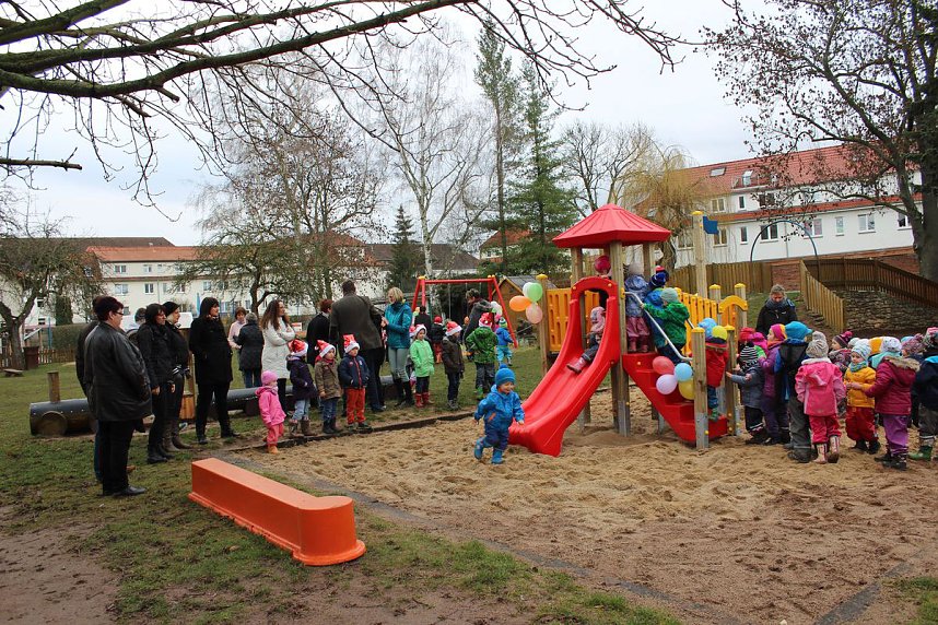 Zum 60. Spielger&auml;te und eine Torte