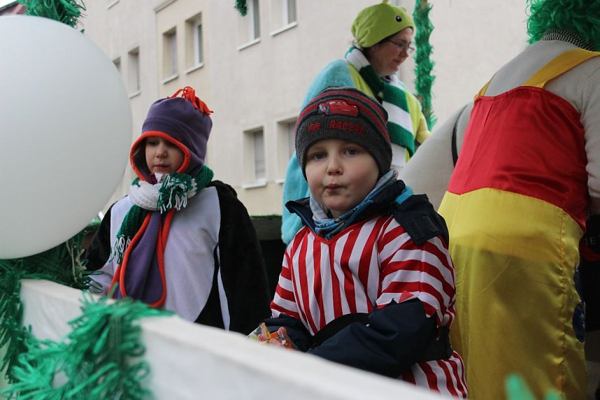 N&auml;rrinnen und Narren trotzen Wetter (1)
