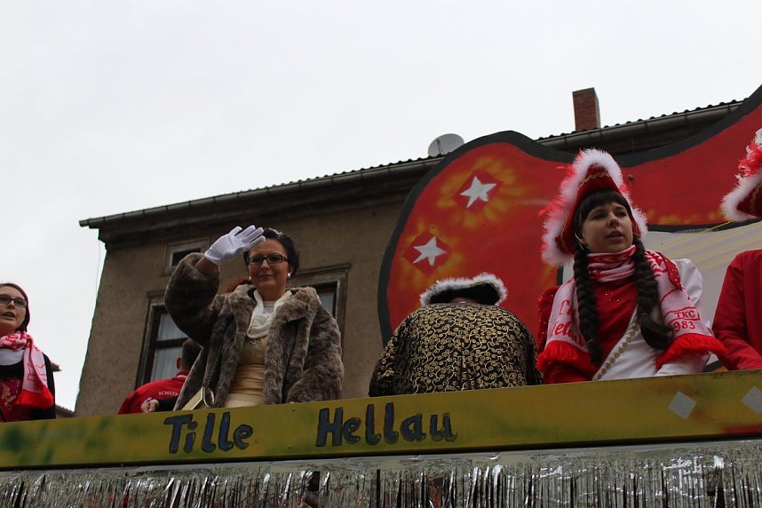 N&auml;rrinnen und Narren trotzen Wetter (1)