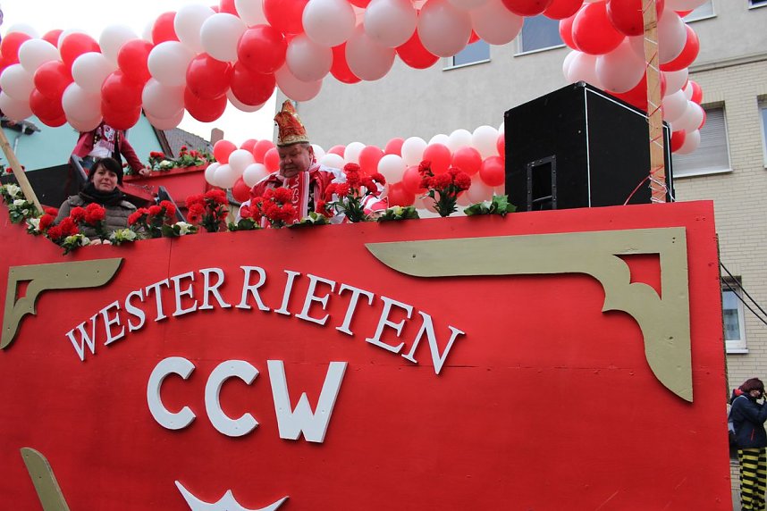 N&auml;rrinnen und Narren trotzen Wetter (2)