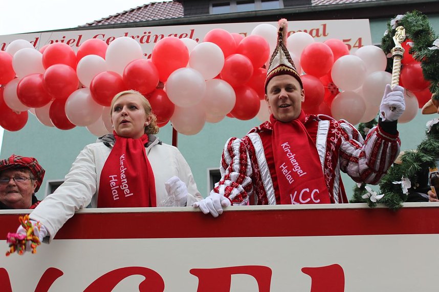 N&auml;rrinnen und Narren trotzen Wetter (2)