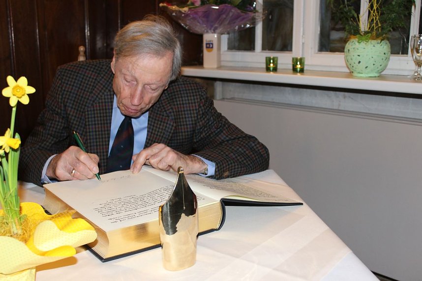 Erste Seiten des Goldenen Buches